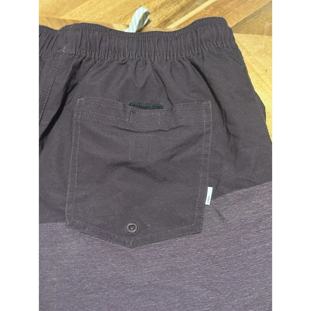 Vuori Logo Lined Stretch Drawstring Athletic Shorts Men's Size S Burgundy VGC